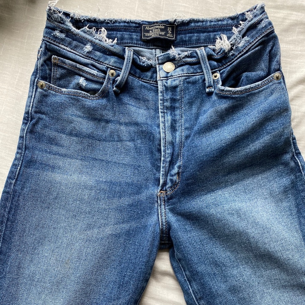 Abercrombie & Fitch High Wasted Jeans